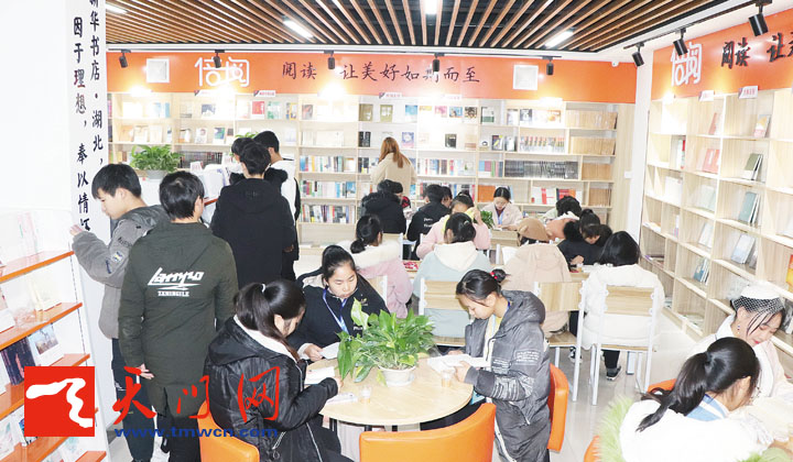 新華書店開進(jìn)校園