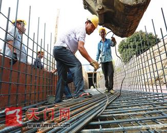 戰(zhàn)高溫！雨污分流改造工程進度不減